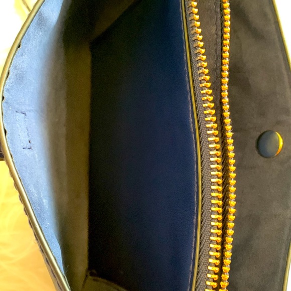 A new day wristlet clutch or crossbody bag - Picture 4 of 6